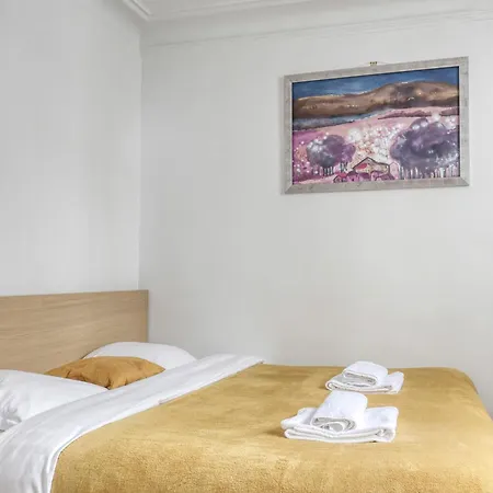 Apartamento Large Duplex Flat In A Courtyard - Trendy 10 *