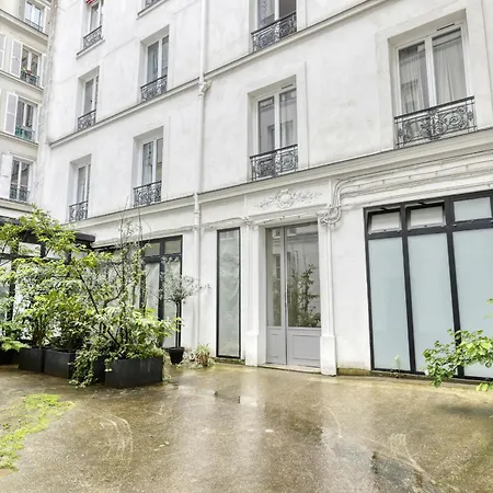 Apartamento Large Duplex Flat In A Courtyard - Trendy 10 *