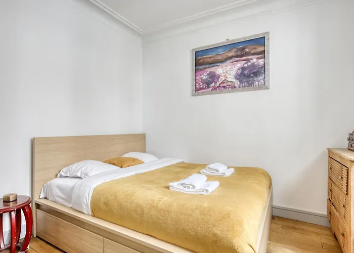 Large Duplex Flat In A Courtyard - Trendy 10 *