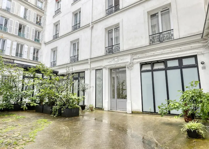 Apartamento Large Duplex Flat In A Courtyard - Trendy 10 *