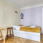 Large Duplex Flat In A Courtyard - Trendy 10 *