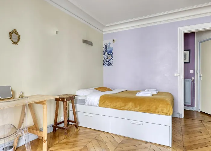 Large Duplex Flat In A Courtyard - Trendy 10 *